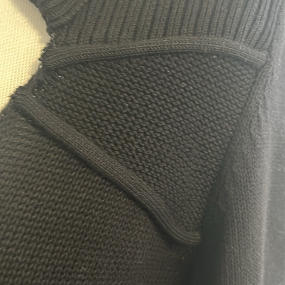 Stunning and classic cardigan sweater with ornamental brass buttons - Picture 4 of 8